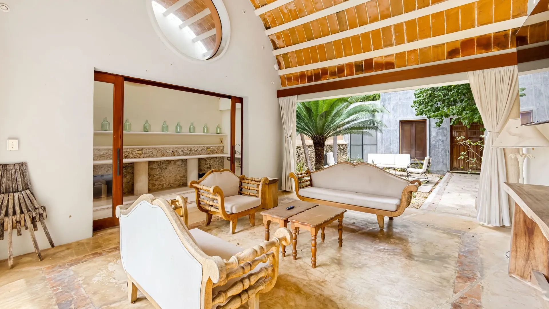Casa_Los_Amigos_4BDR_Spacious_Luxury_Villa_with_Pool_in_Centro_Merida_Architecture.webp