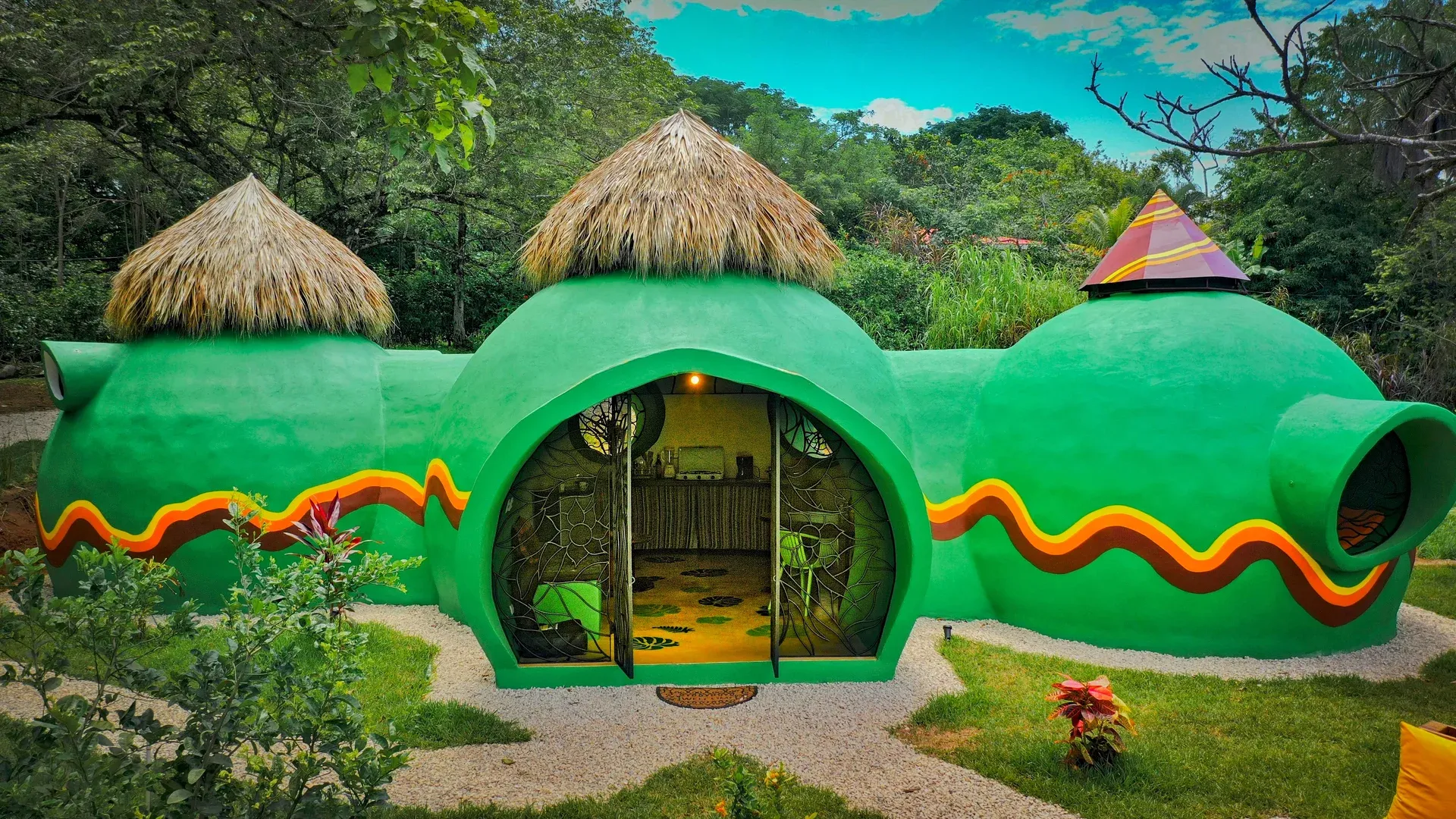 Green_Moon_Lodge_Rarest_Stay_Unusual_Jungle_Area_Made_For_Couples_Puntarenas_Province_Costa_Rica_Secondary.webp