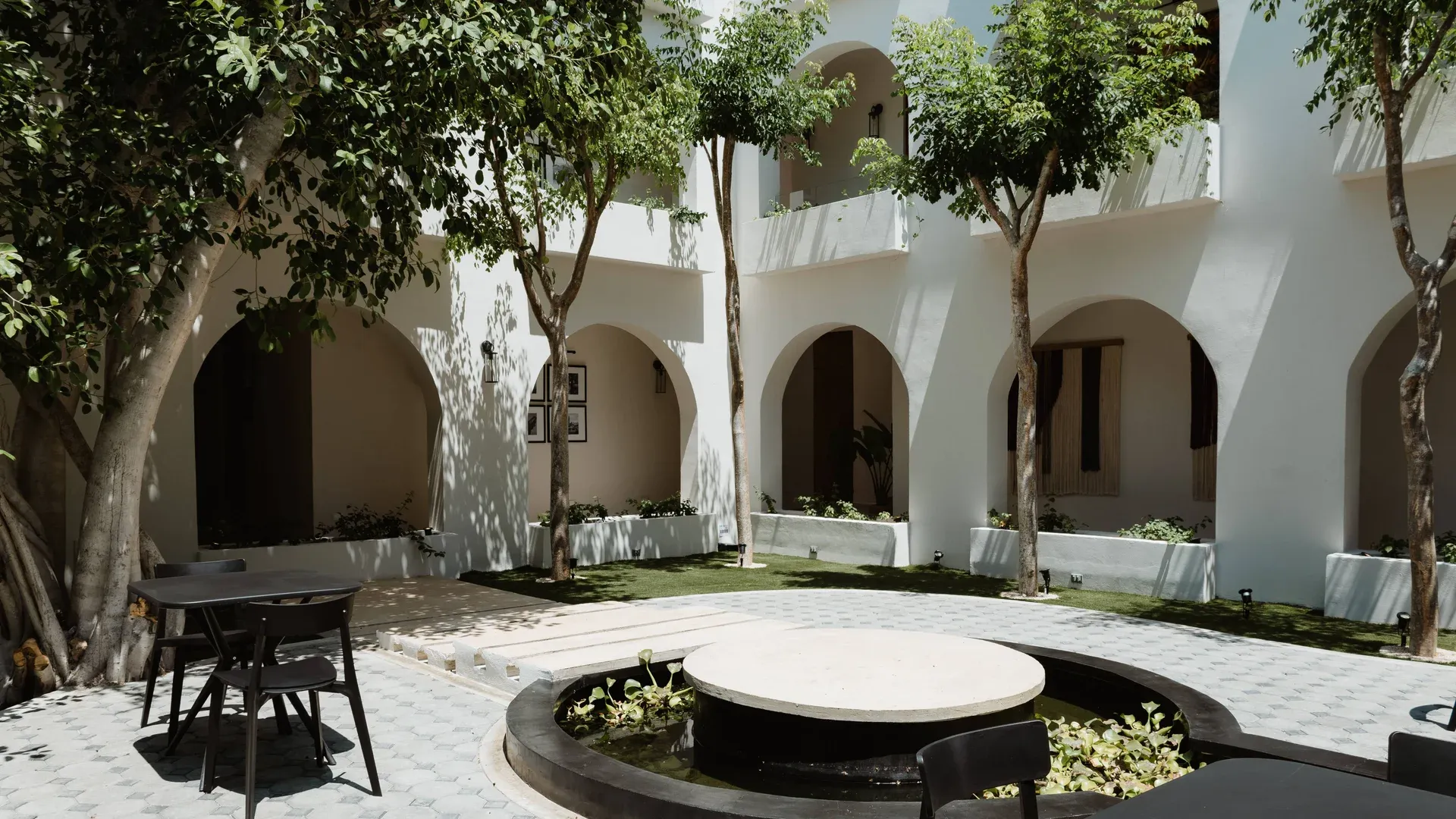 Hotel_Serenata_Santa_Lucia_Luxury_Boutique_Hotel_in_Downtown_Merida_Mexico_A.webp