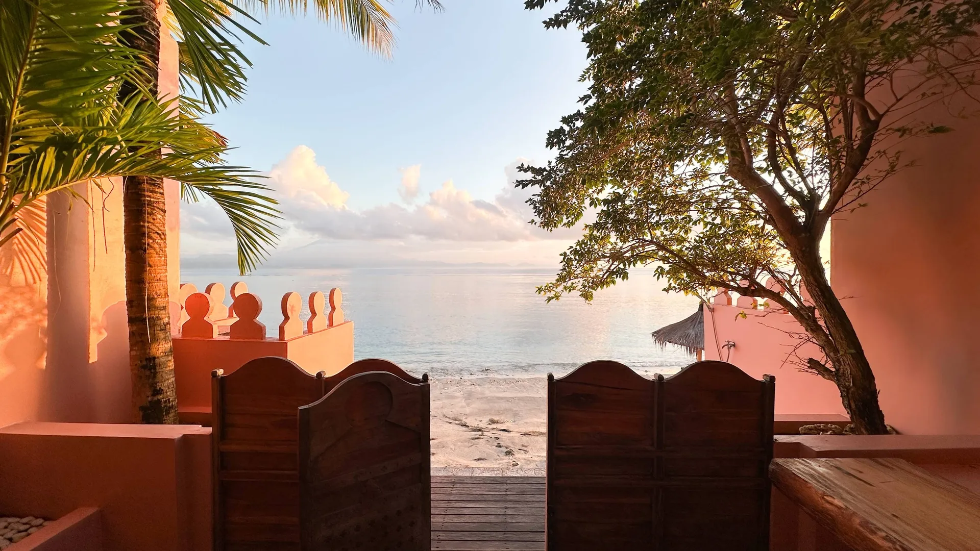 La-Marrocco-Luxury-Adults-Only-Beachfront-Villas-and-Rooms-Nusa-Penida-Bali-E.webp