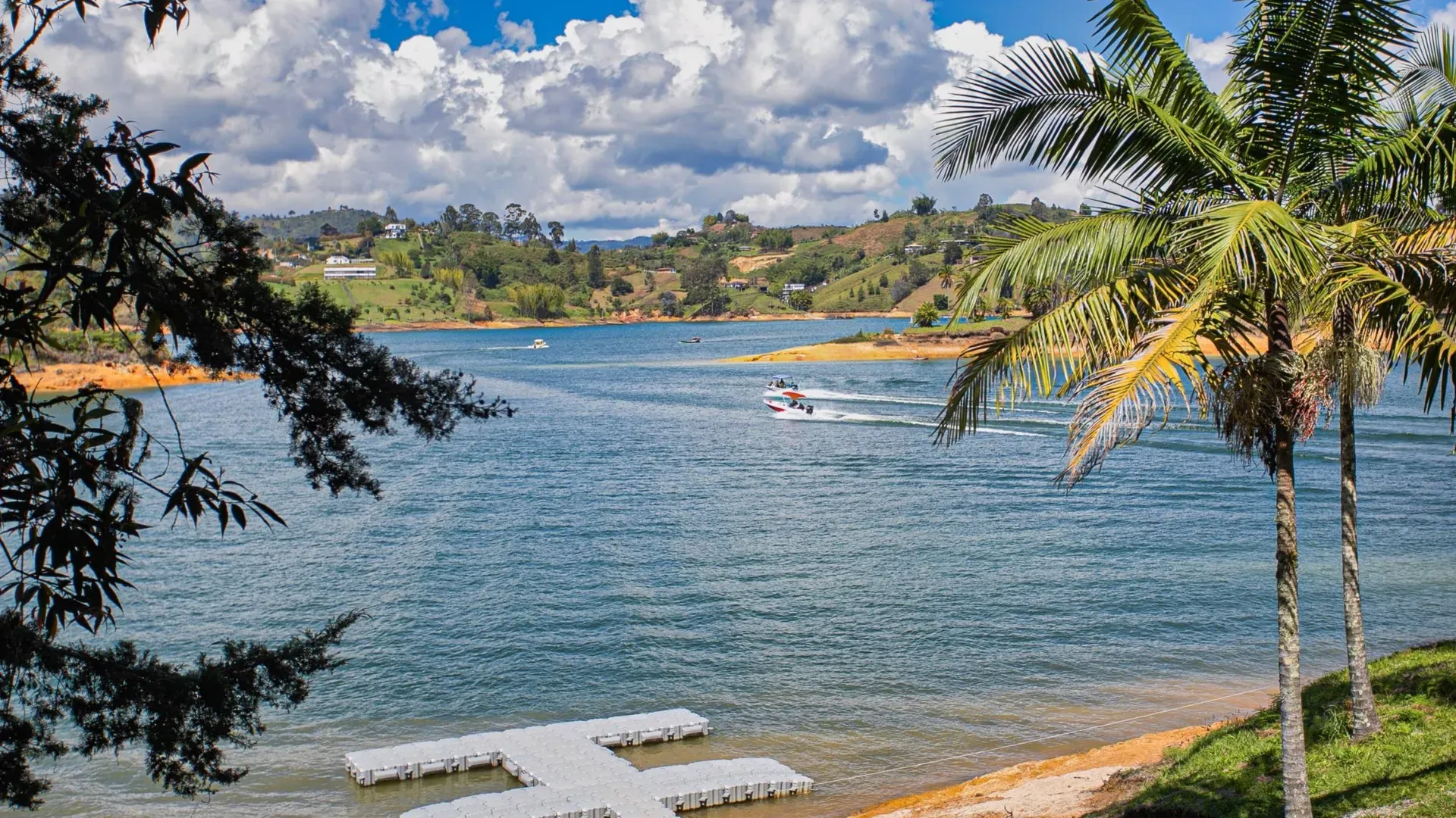 La_Pausa_Hotelbistro_El_Penol_Luxury_Boutique_Hotel_With_Lake_Views_Guatape_Colombia_B.webp