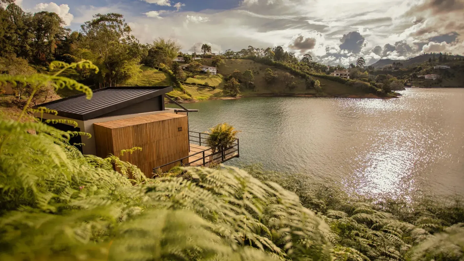 La_Pausa_Hotelbistro_El_Penol_Luxury_Boutique_Hotel_With_Lake_Views_Guatape_Colombia_G.webp