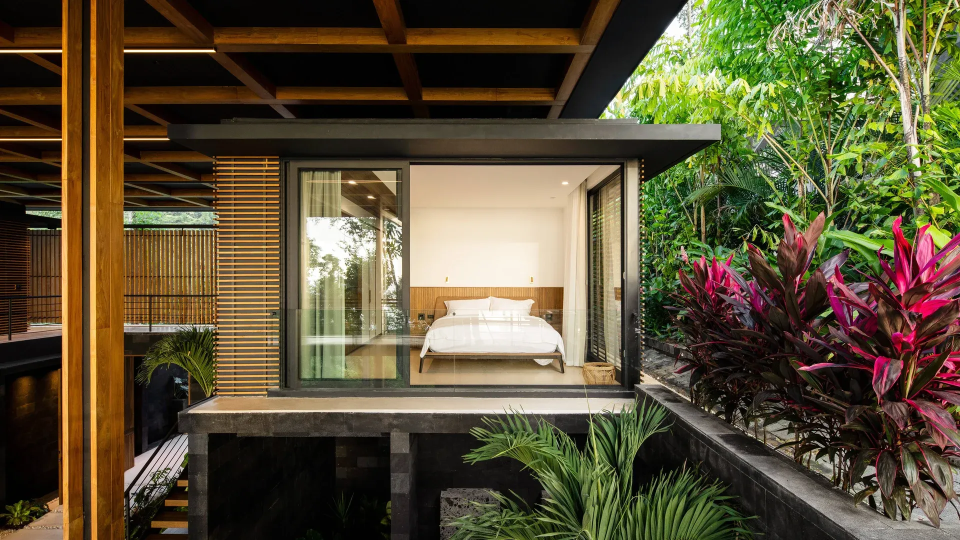 Magna_Pacific_Villas_Luxury_Couples_Sport_Groups_Secluded_Location_Unique_Design_Costa_Rica_C.webp