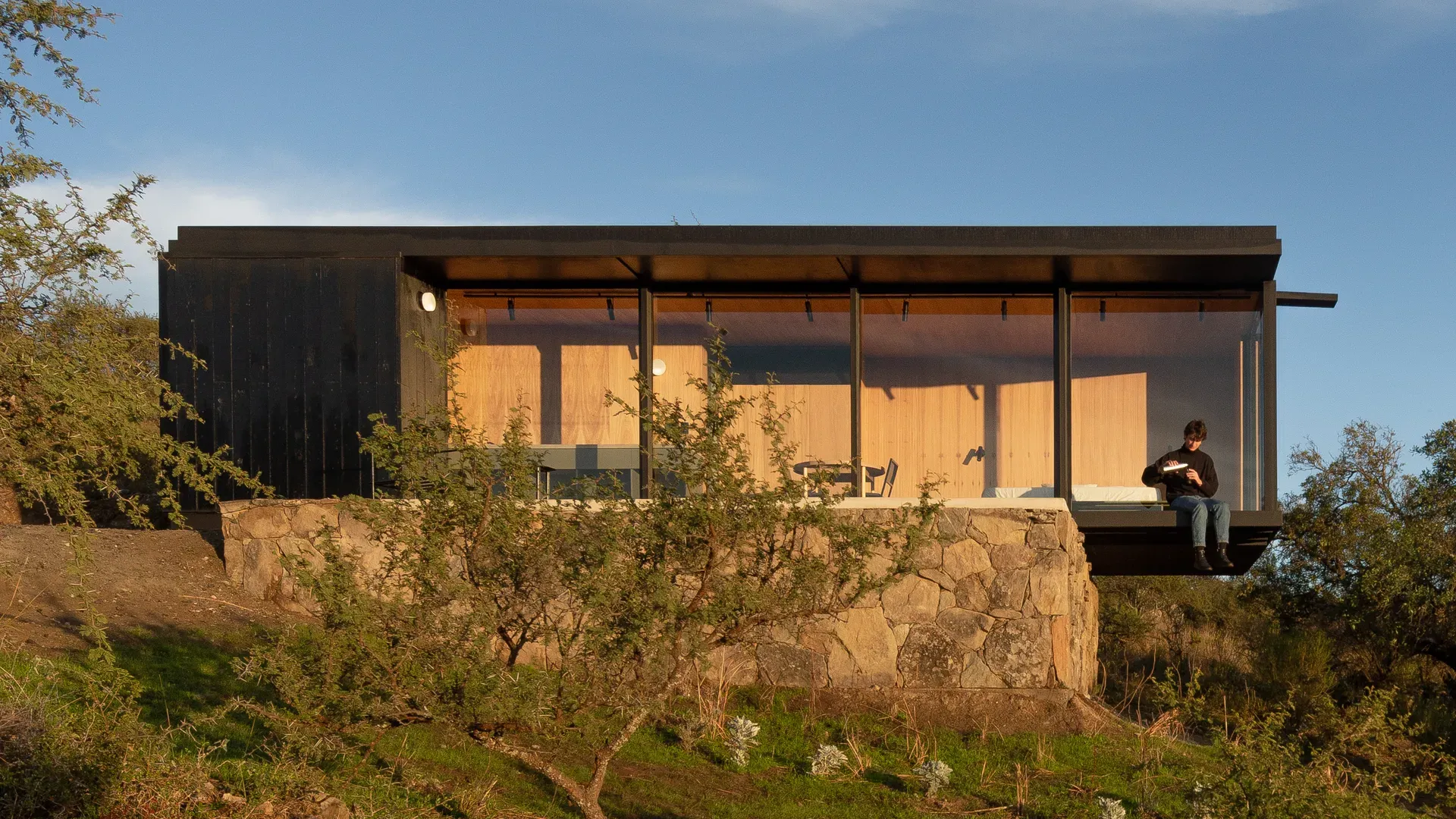 Mountain_Minimalist_Retreat_Casita_Carbon_La_Estancia_Cordoba_Argentina_E.webp