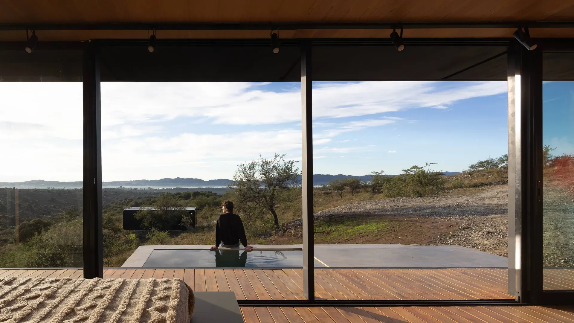 Mountain_Minimalist_Retreat_Casita_Carbon_La_Estancia_Cordoba_Argentina_Secondary.webp