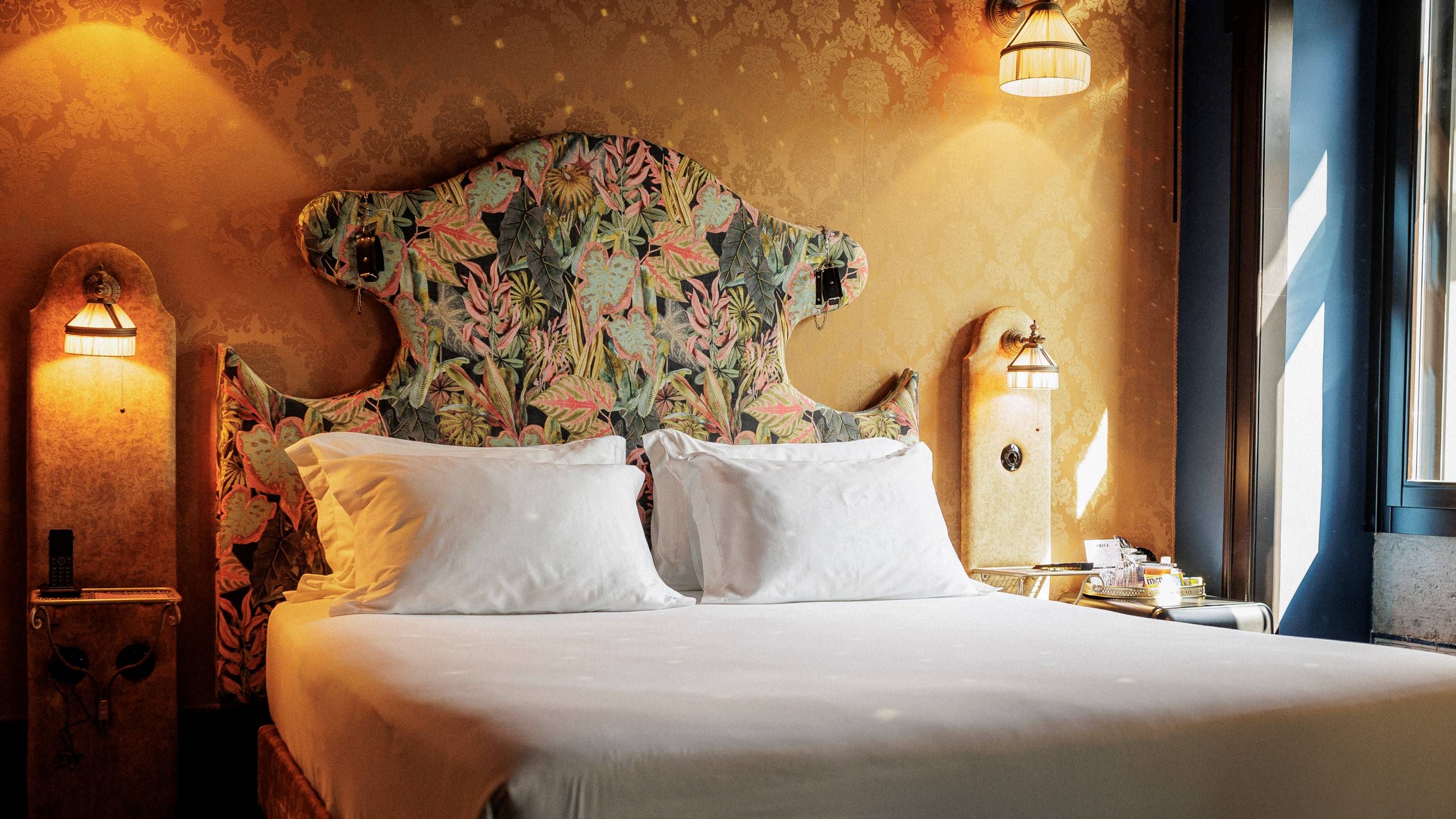 Pensao_Amor_Madames_Lodge_Lisbon_Boutique_Hotel_Pink_Street_Lisbon_Main.jpg