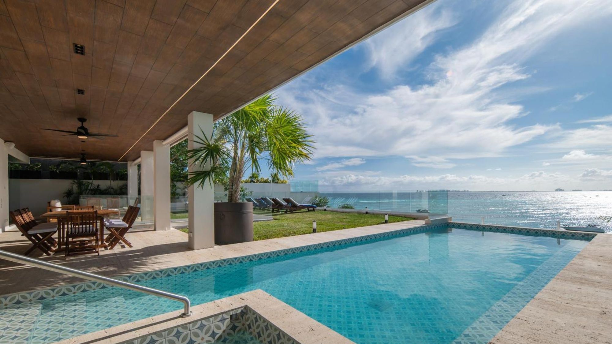 Villa_Chan_Kah_Isla_Mujeres_Luxury_Beachfront_Villa_Isla_Mujeres_Mexico_Architecture.webp